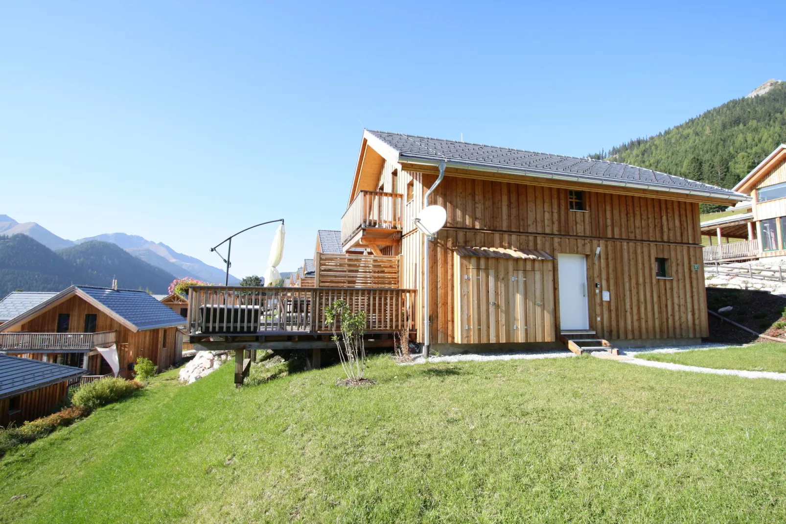 Alpen Chalet Wolkenheim-Buitenkant zomer