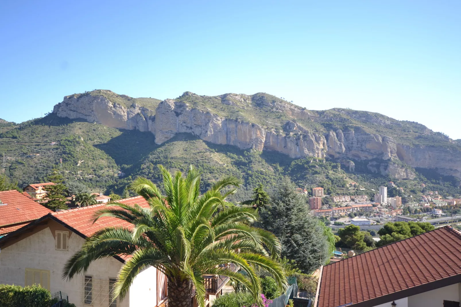 Ventimiglia-Gebieden zomer 1km