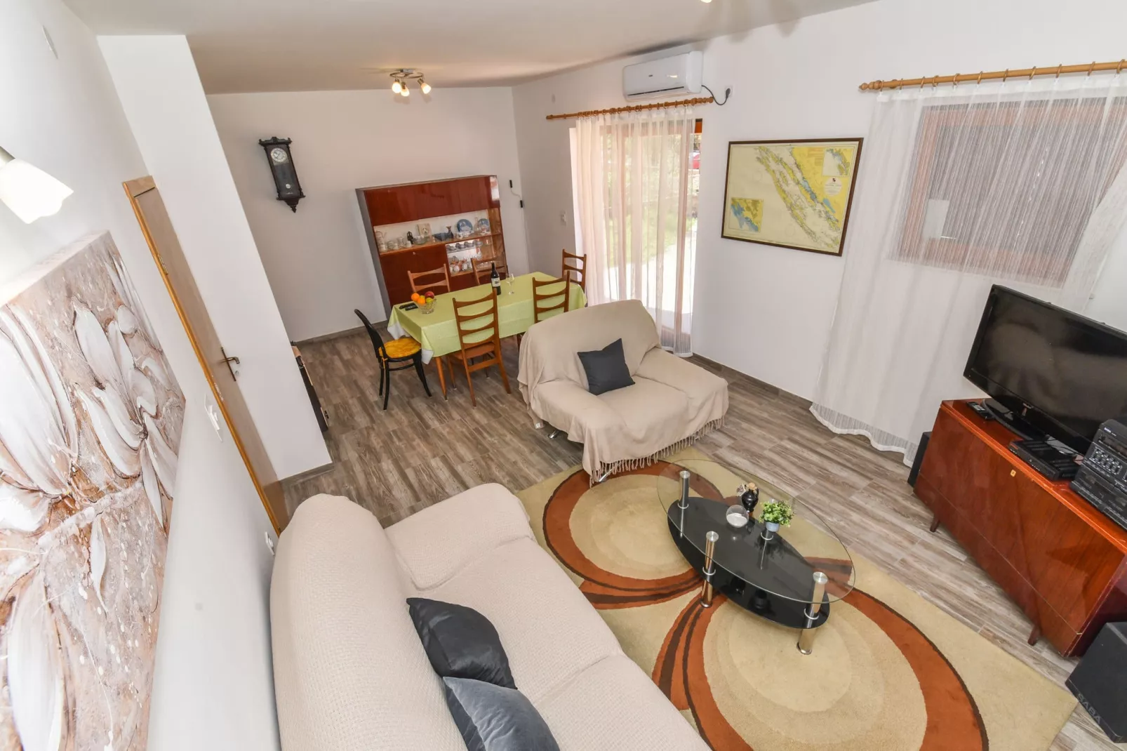 Vacation house Baric-Woonkamer