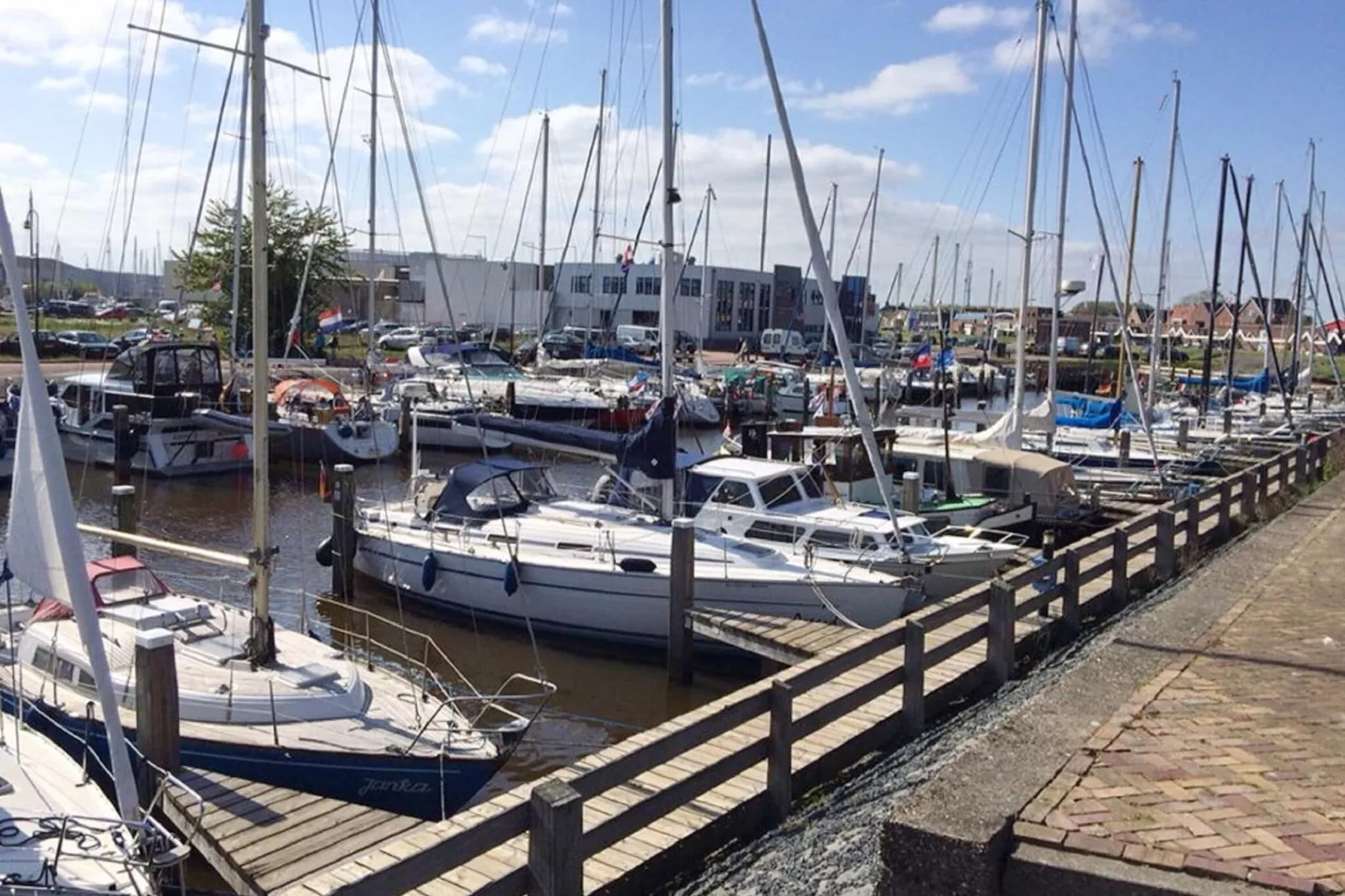 Havenlodge met airco en TV, op een vakantiepark, centrum Lemmer op loopafstand-Gebieden zomer 1km