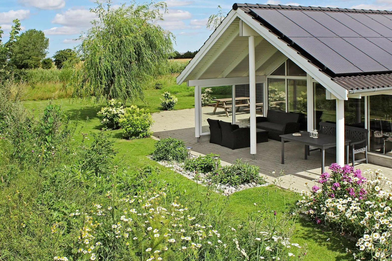 Ruim huisdiervriendelijk plattelandshuis in Idestrup-Buitenlucht