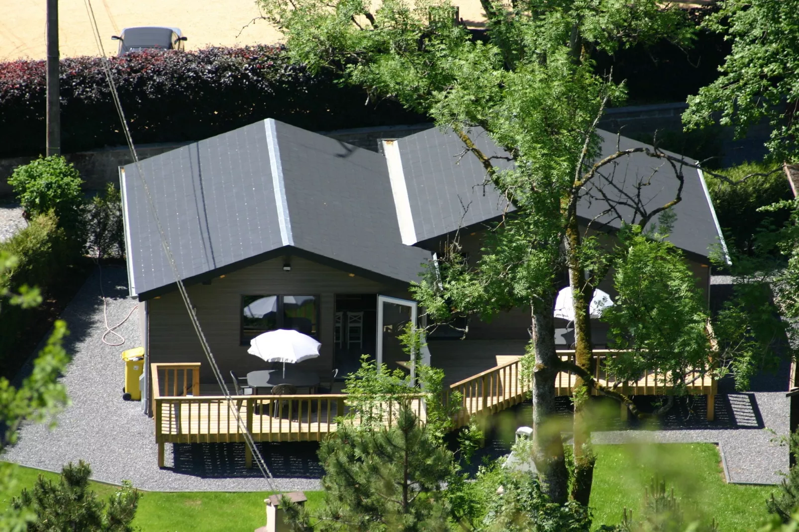 Le Chalet Chaleureux A-Buitenkant zomer