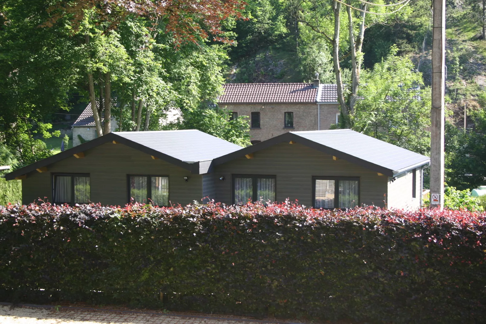 Le Chalet Chaleureux A-Buitenkant zomer