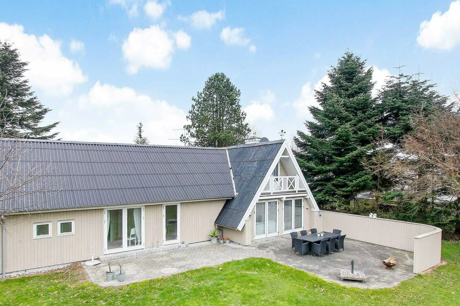 Speciaal vakantiehuis in Glesborg met een terras-Buitenlucht