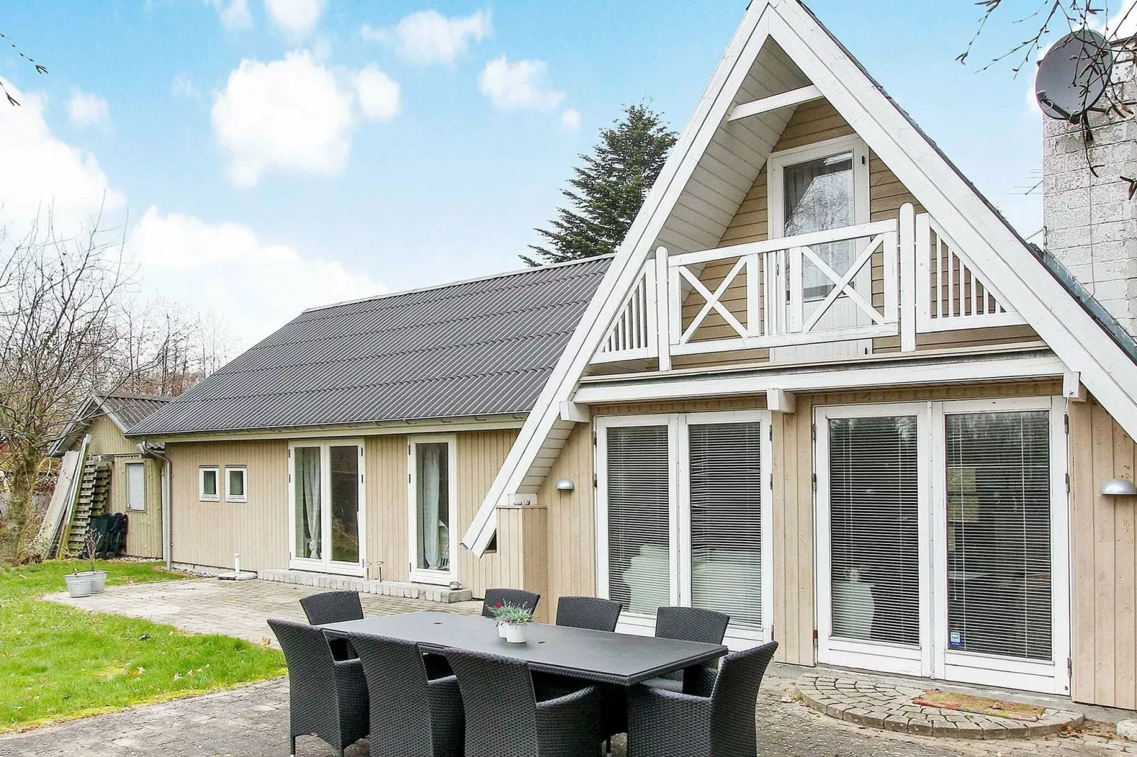 Speciaal vakantiehuis in Glesborg met een terras-Buitenlucht