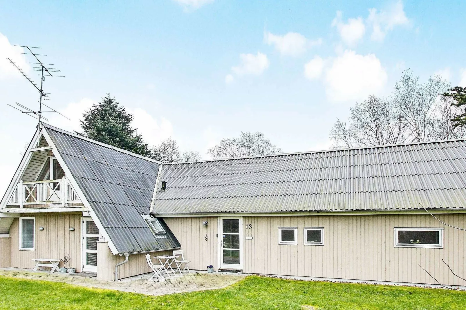 Speciaal vakantiehuis in Glesborg met een terras-Buitenlucht