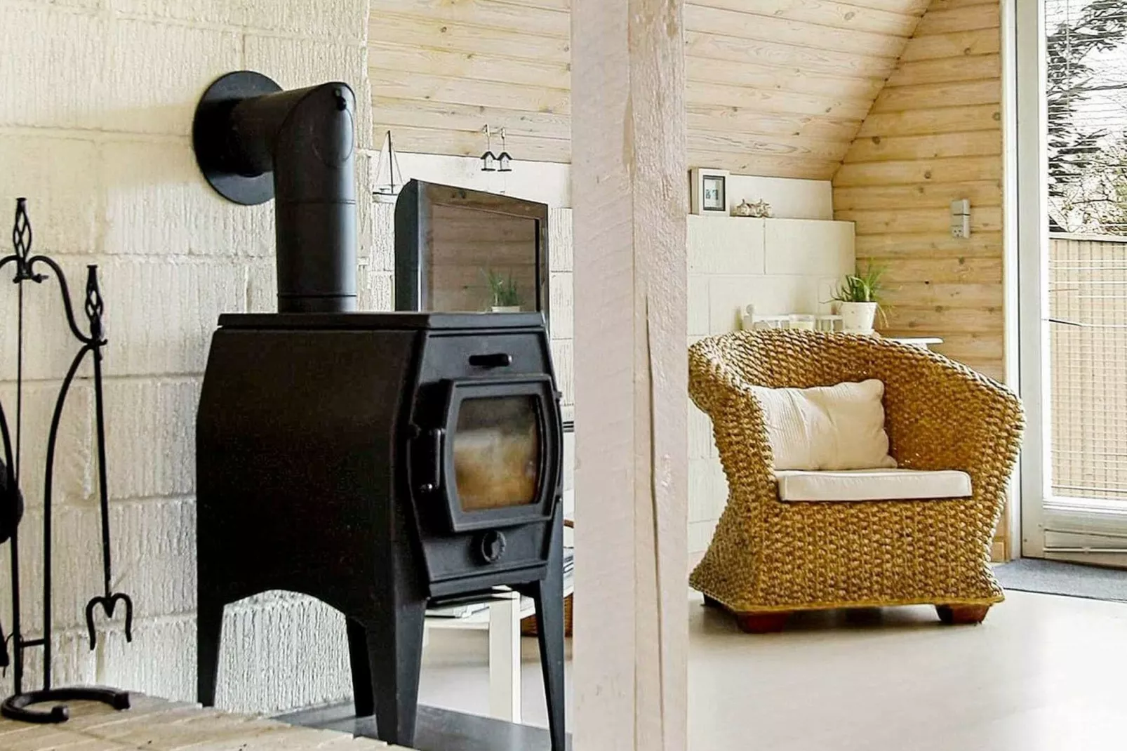 Speciaal vakantiehuis in Glesborg met een terras-Binnen