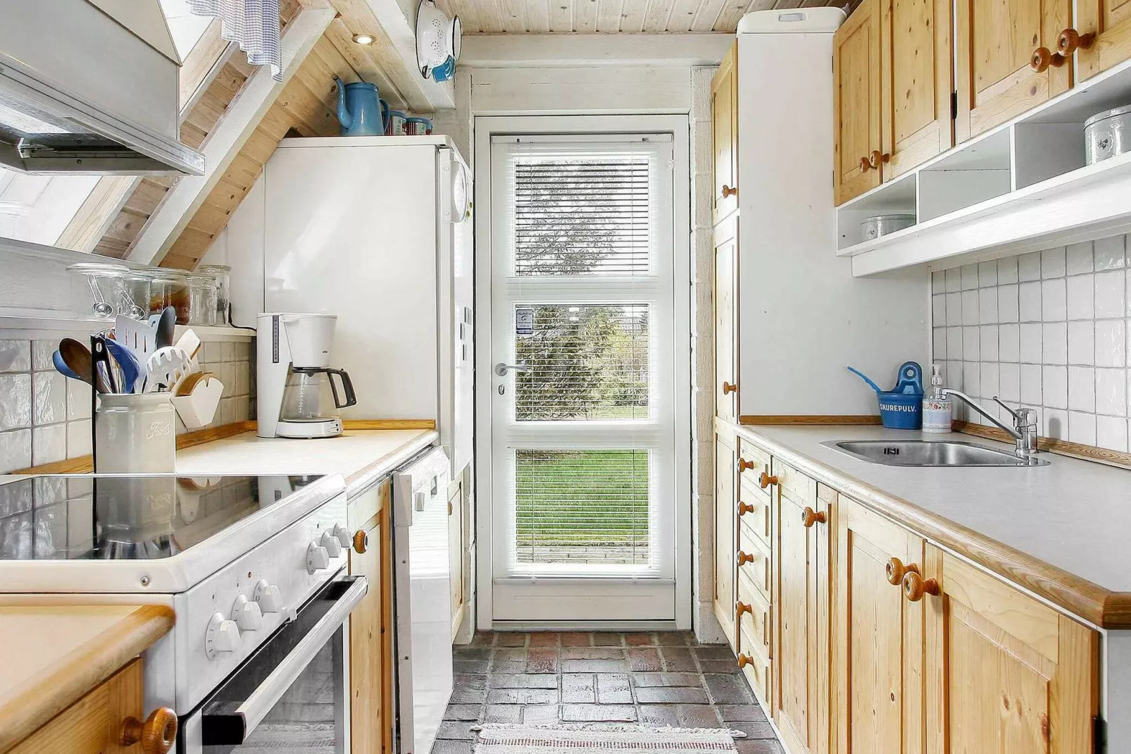 Speciaal vakantiehuis in Glesborg met een terras-Binnen