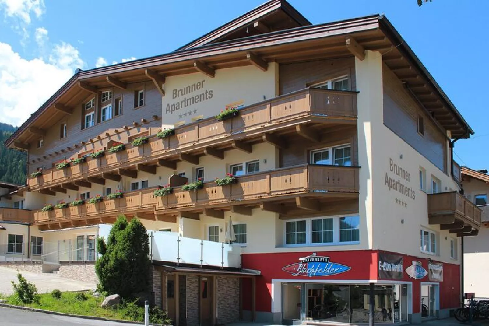 Brunner Apartments-Buitenkant zomer
