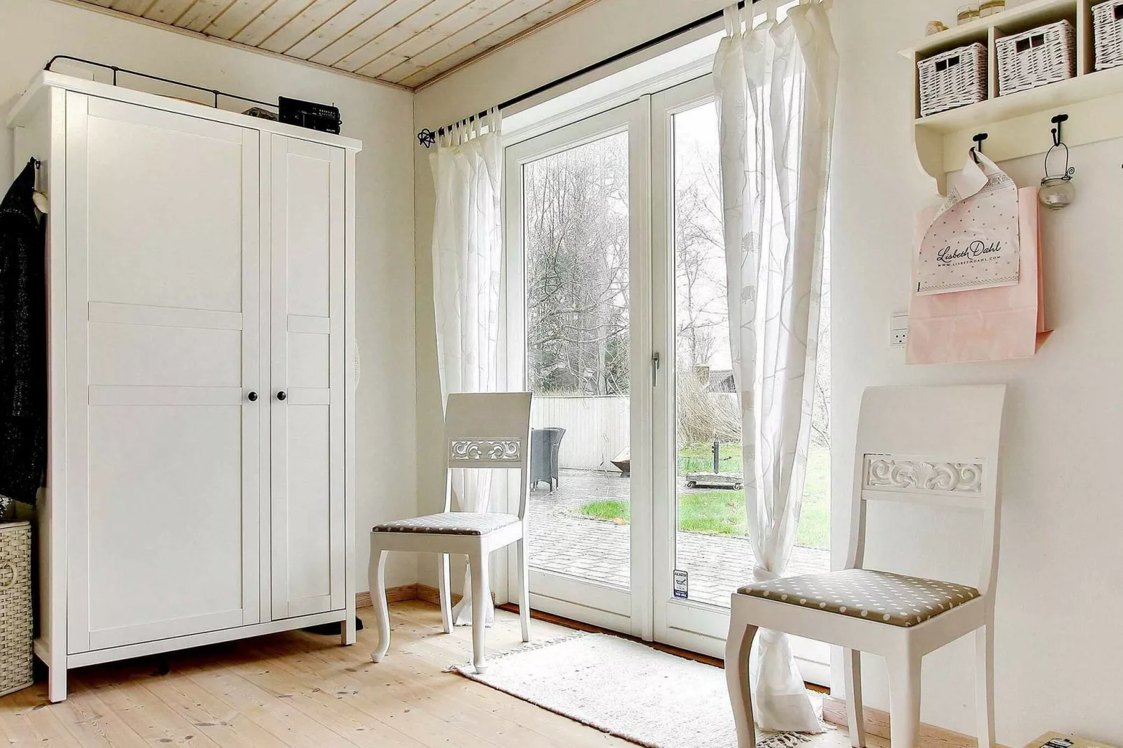 Speciaal vakantiehuis in Glesborg met een terras-Binnen