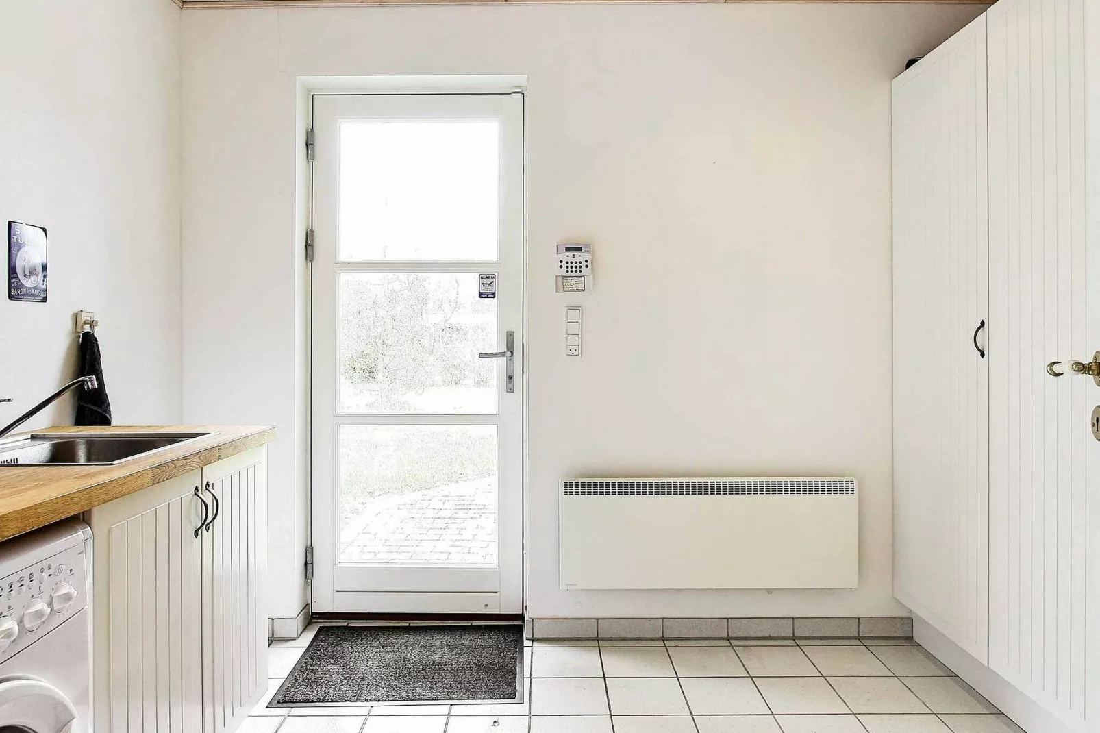 Speciaal vakantiehuis in Glesborg met een terras-Binnen