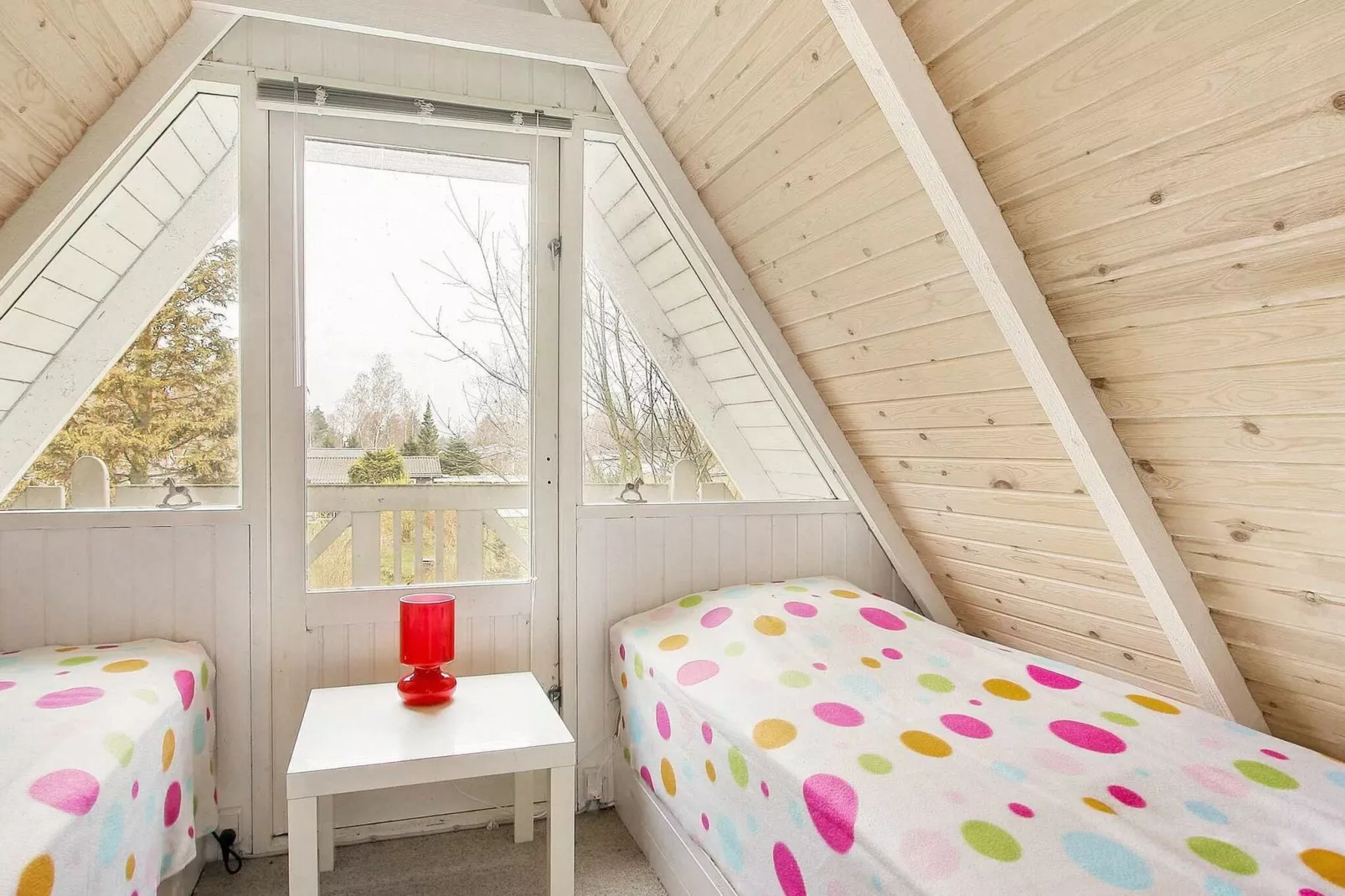 Speciaal vakantiehuis in Glesborg met een terras-Binnen