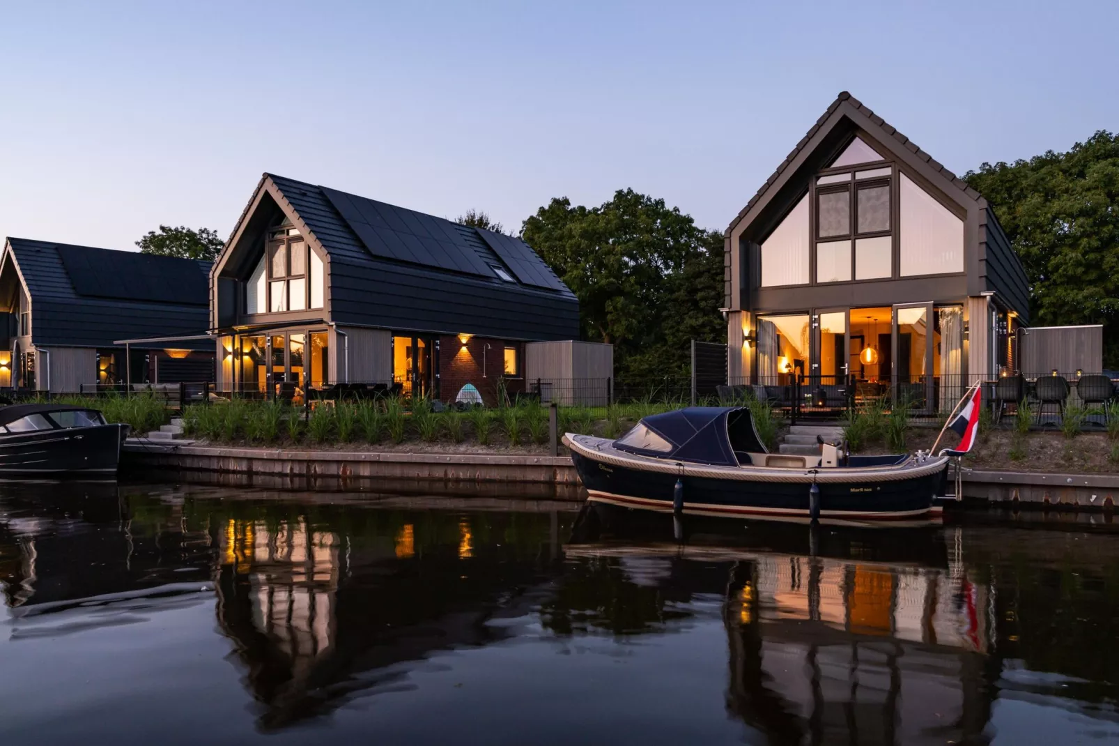 Watervilla Twa-Buitenkant zomer