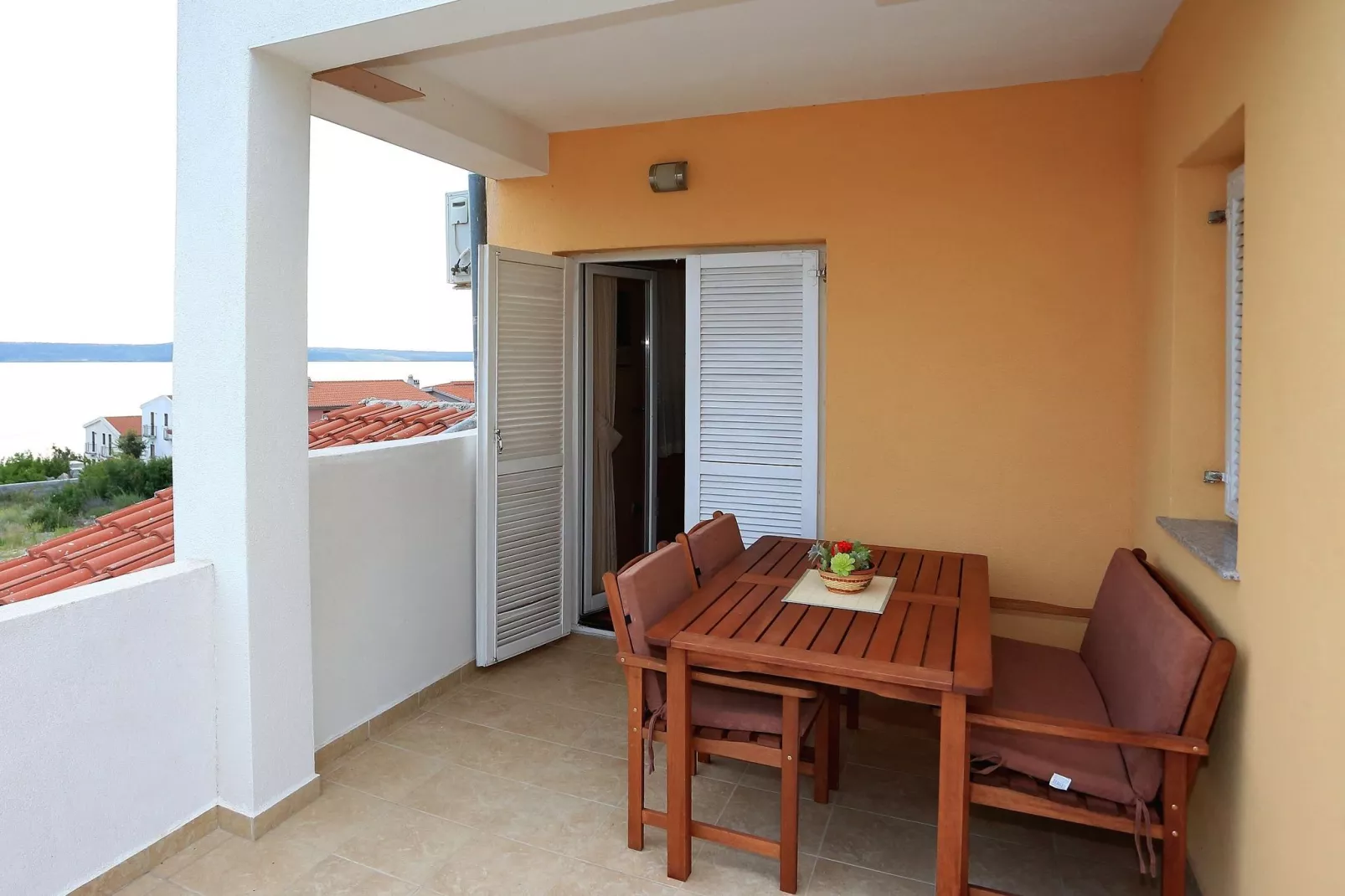 Holiday home Nekic-Terrasbalkon