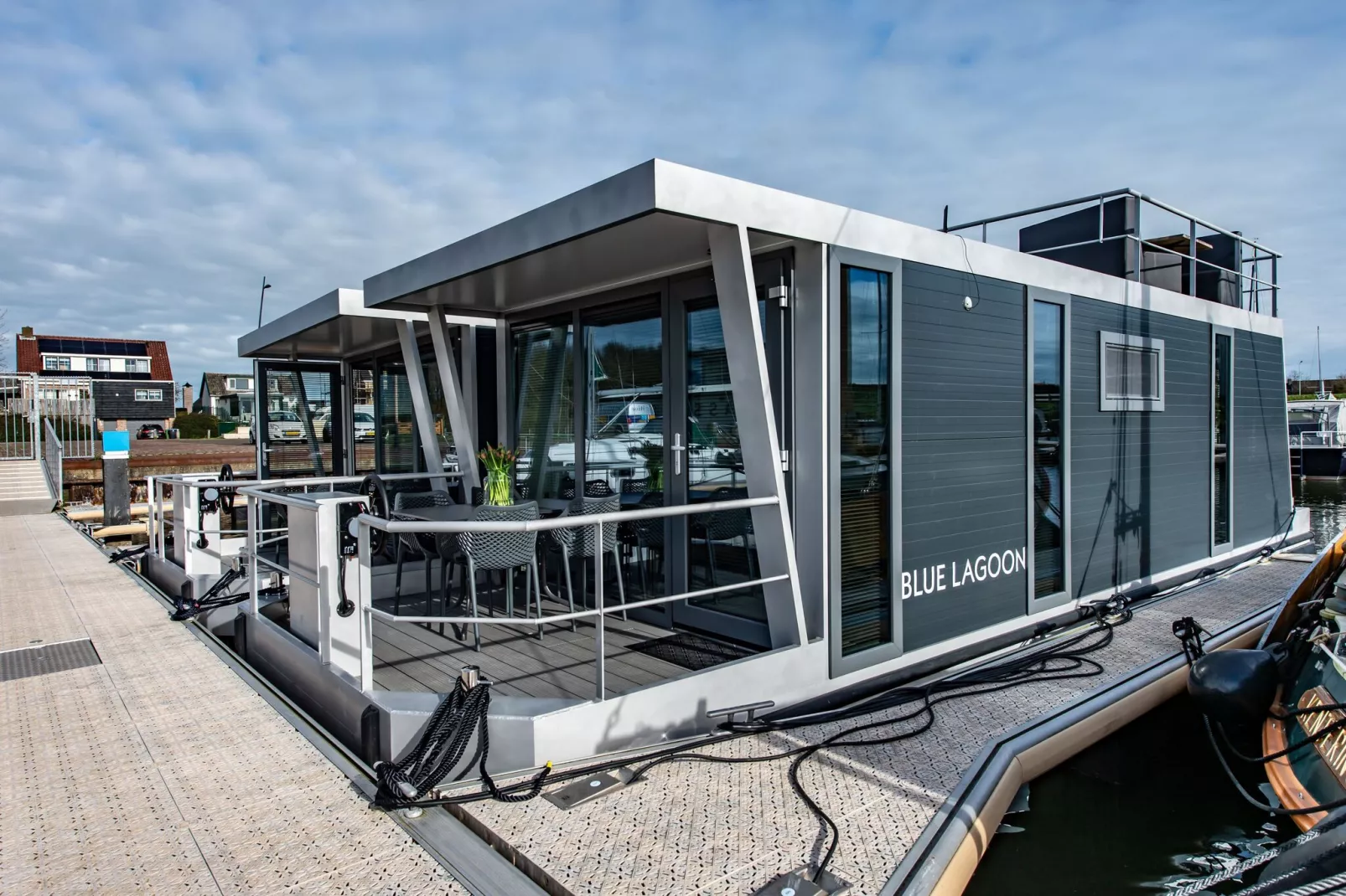 Waterlodge Blue Island-Buitenkant zomer