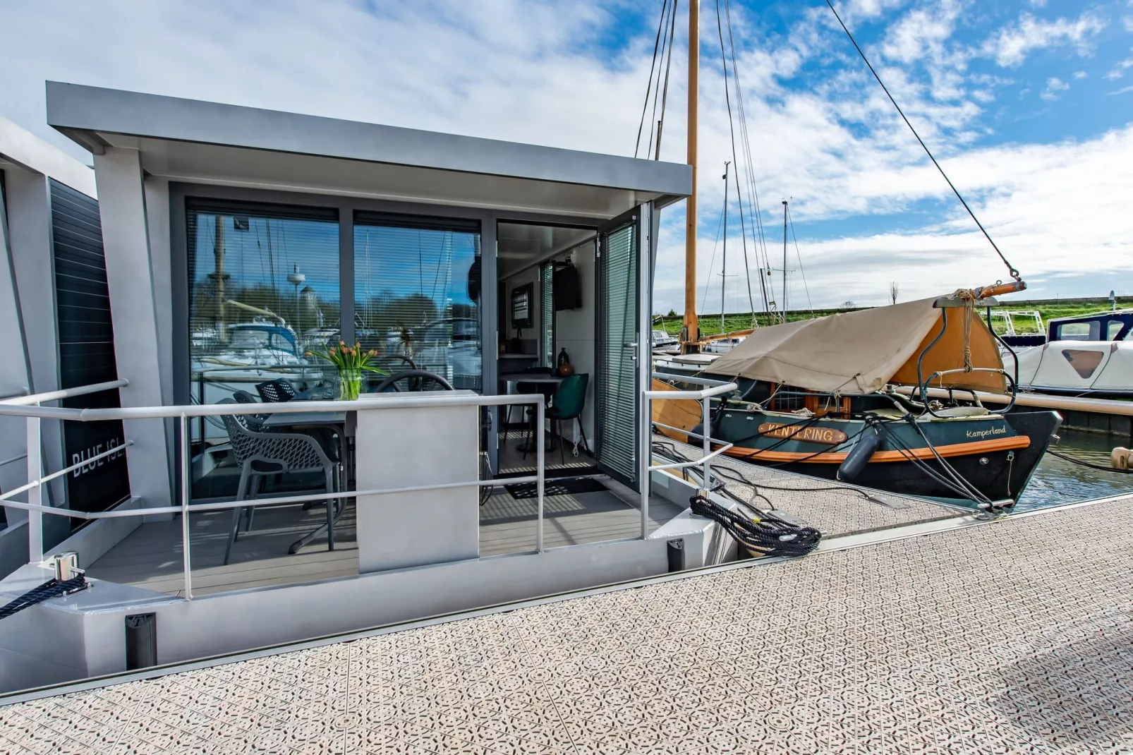 Waterlodge Blue Island-Buitenkant zomer