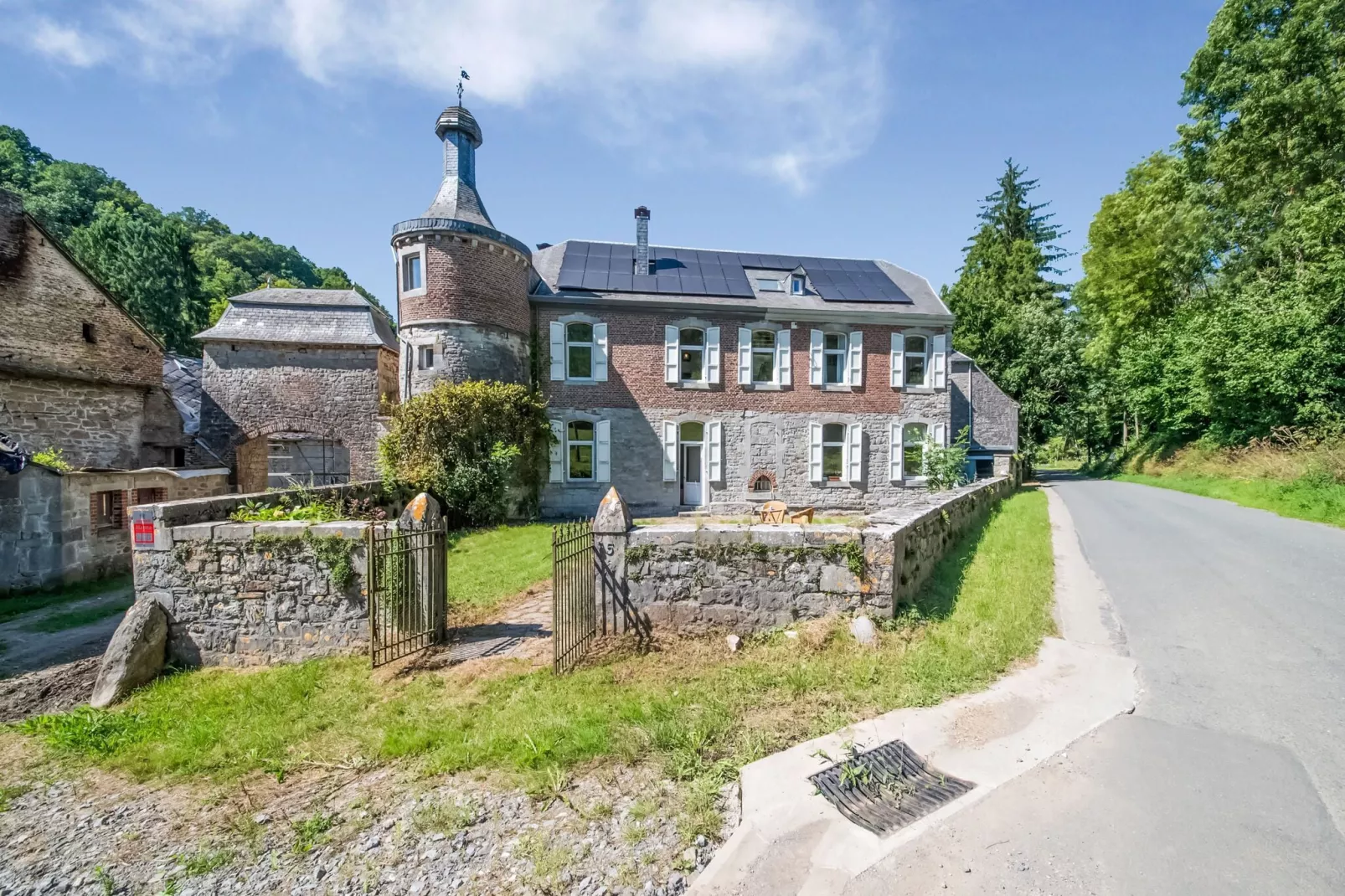 Château de Férot-Buitenkant zomer