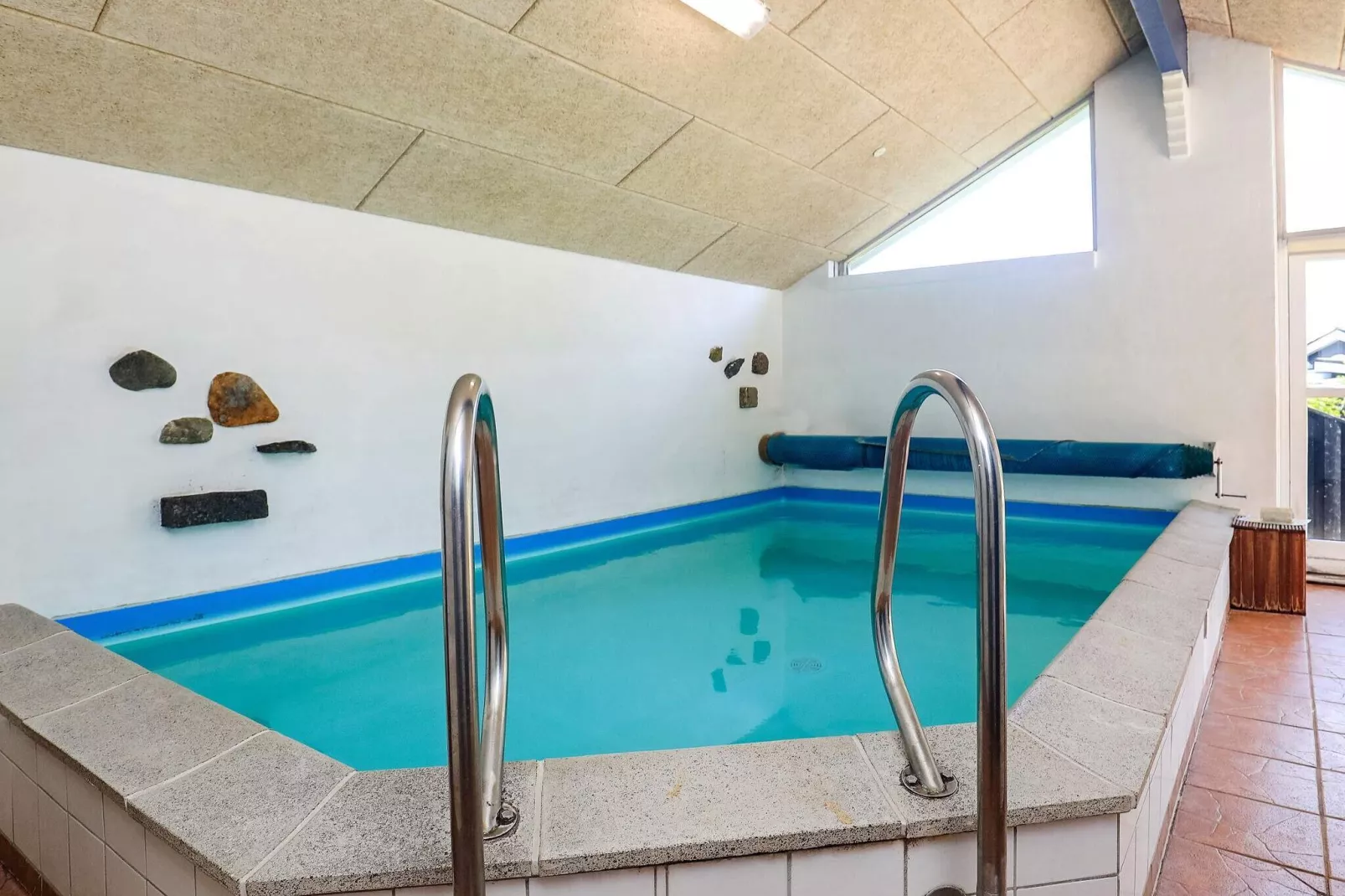Comfortabel vakantiehuis in Hals met speeltoestellen-Zwembad