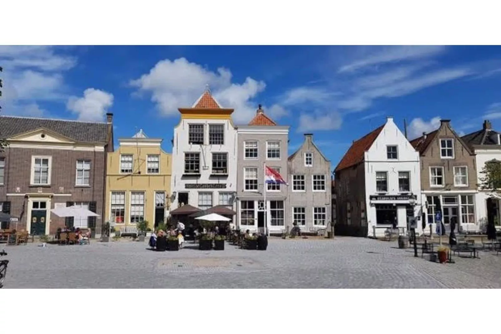 Gouden Leeuw- Appartement Paus Adrianus-Buitenkant zomer