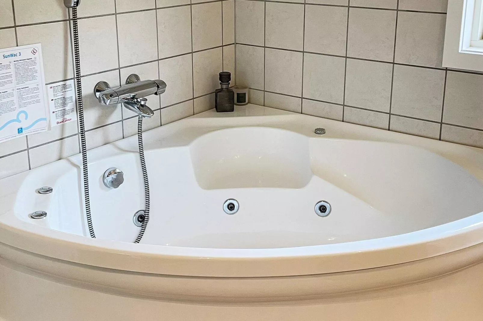 Ruim plattelandshuis in Hemmet met overdekt terras-Spa