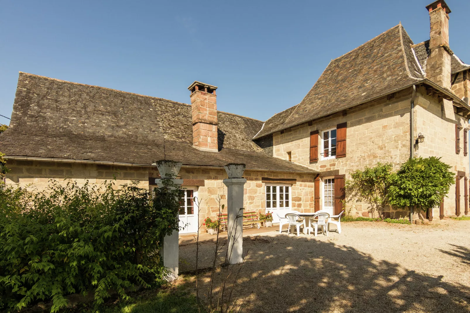 Le Rouvet près de Dordogne-Buitenkant zomer