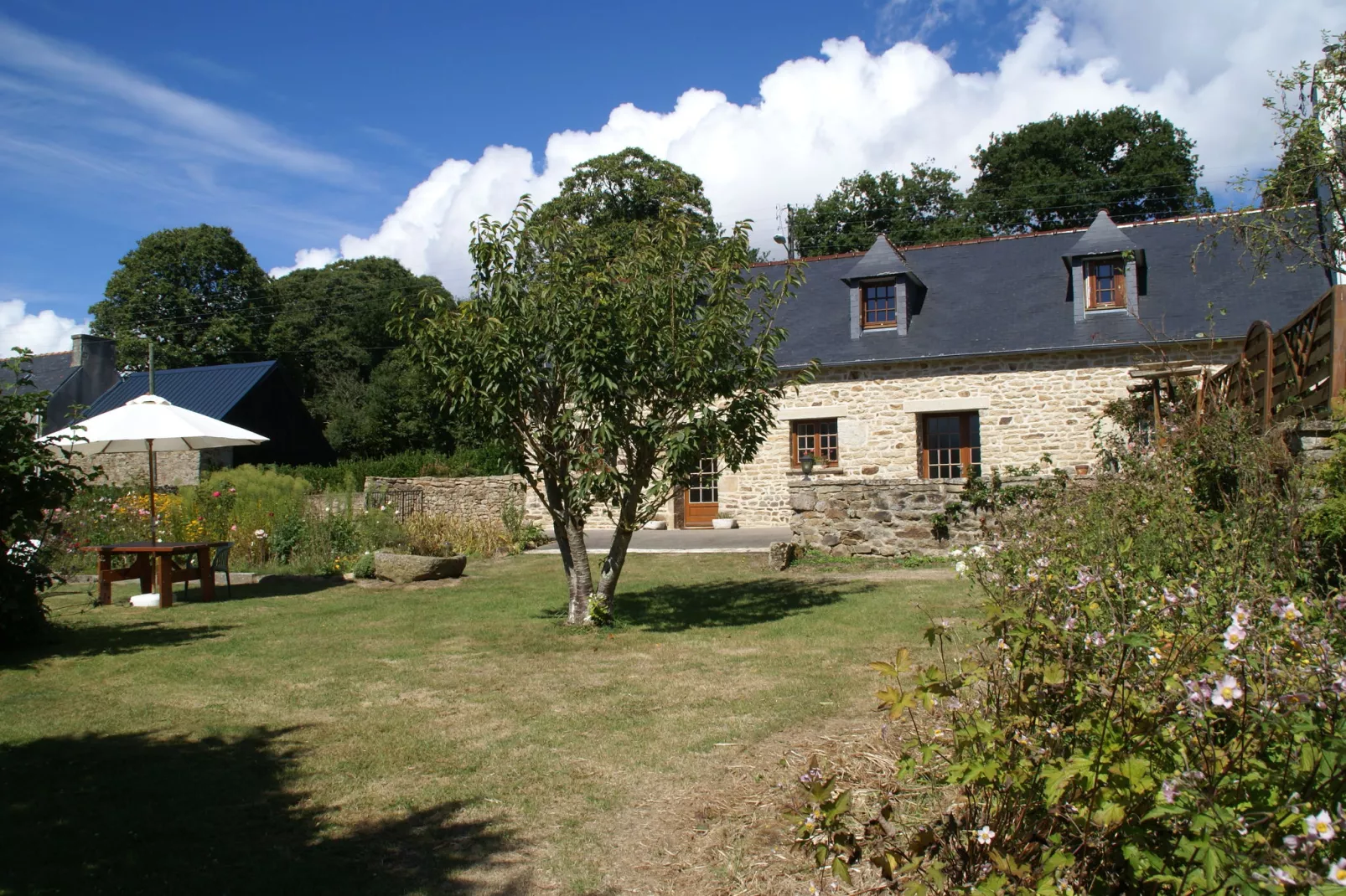 Maison de vacances Pont Croix-Tuinen zomer