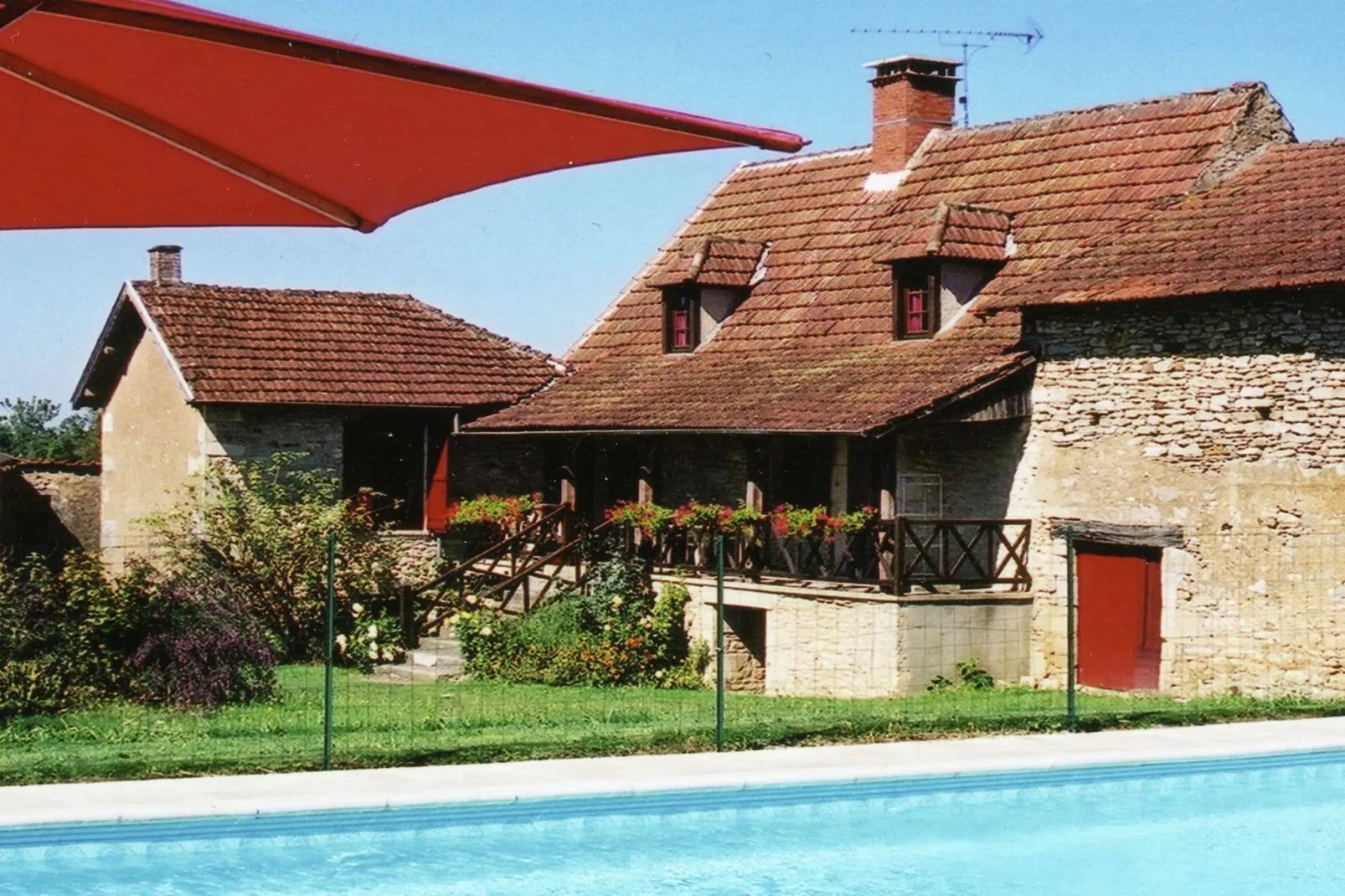 Maison de vacances Le Moulinal Haut-Buitenkant zomer
