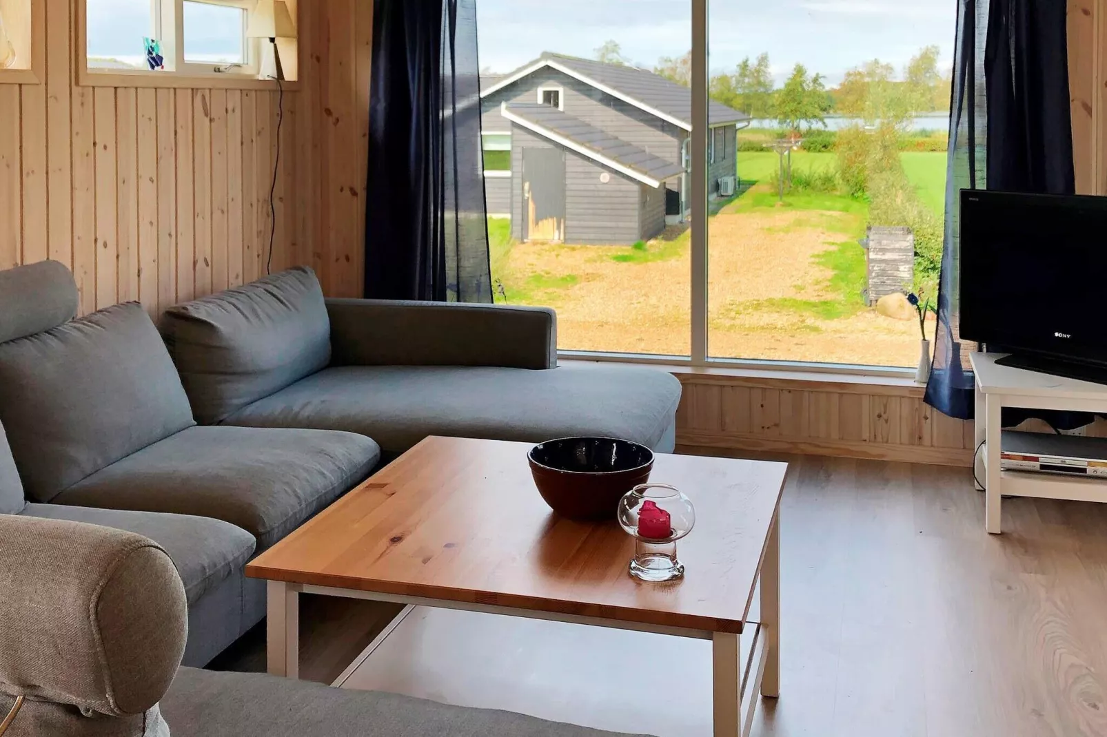 Scandinavische oase aan het meer-By Traum-Binnen