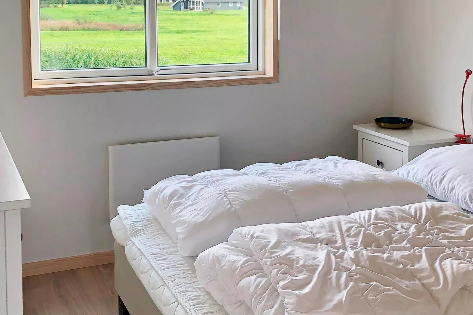 Scandinavische oase aan het meer-By Traum-Binnen