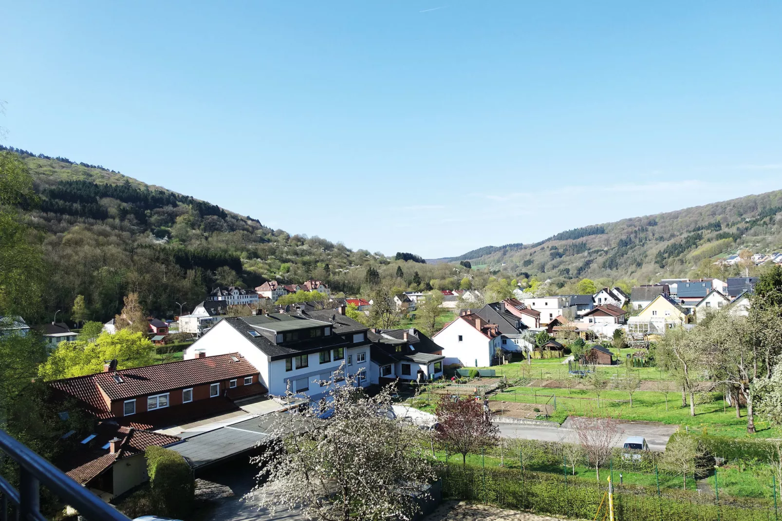 Fabry im Hof-Uitzicht zomer