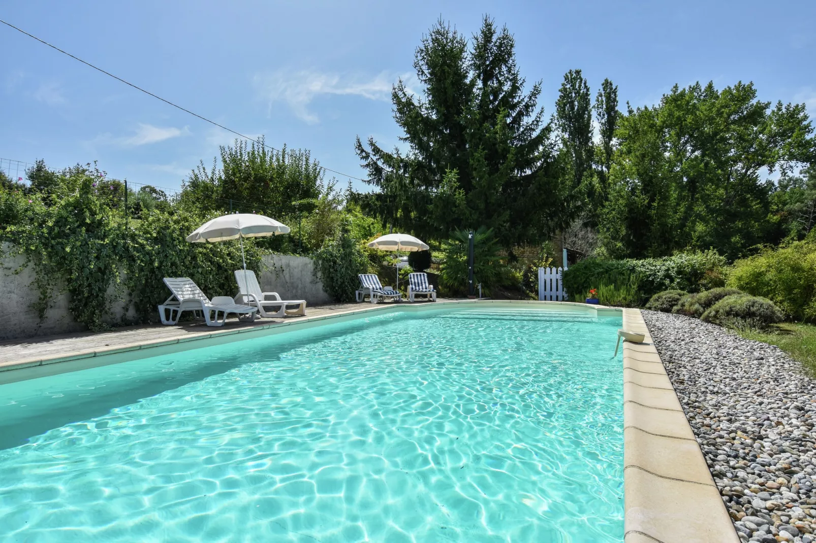 Maison au calme avec piscine-Zwembad