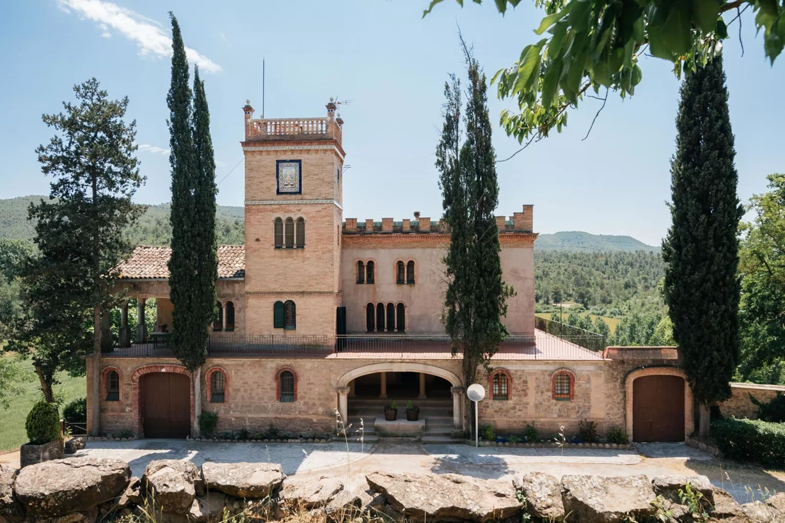 La vila Argençola-Buitenkant zomer