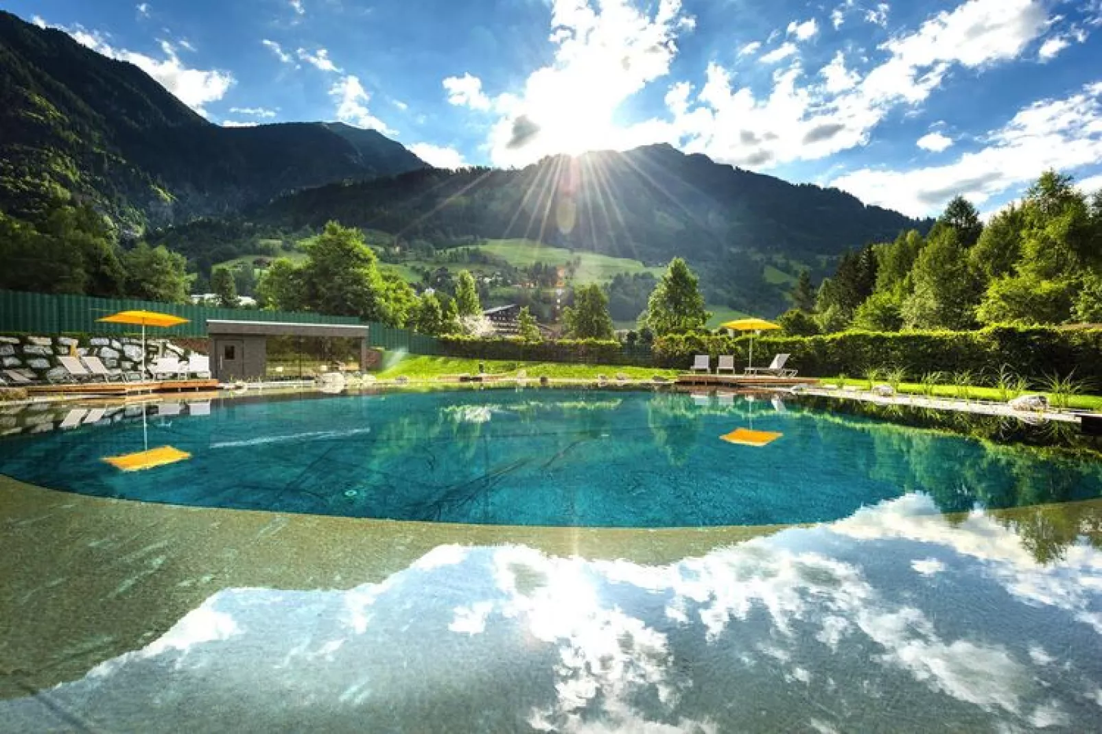 Appartement in Dorfgastein met balkon of terras-Zwembad