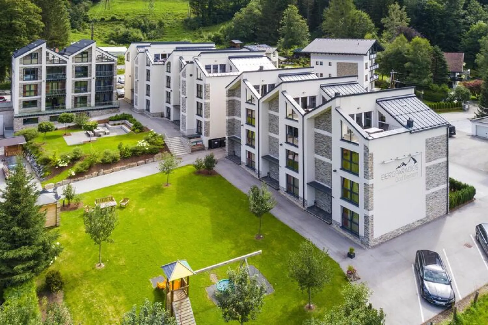Appartement in Dorfgastein met balkon of terras-Buitenkant zomer