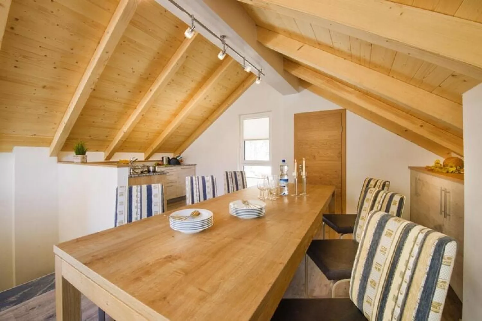 Appartement in Dorfgastein met balkon of terras-Woonkamer