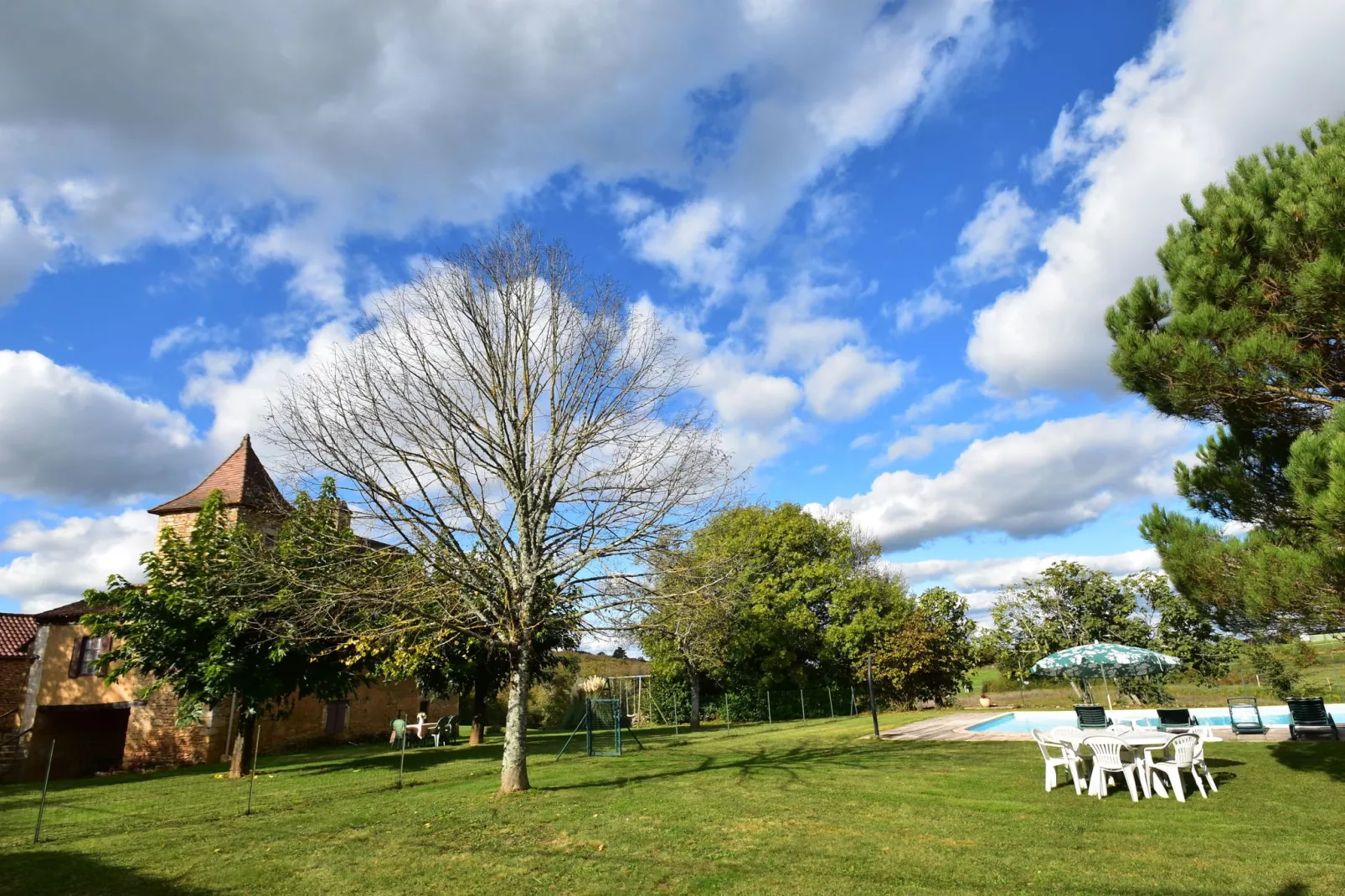 Maison de vacances Besse les Vitarelles 6 p-Buitenkant zomer