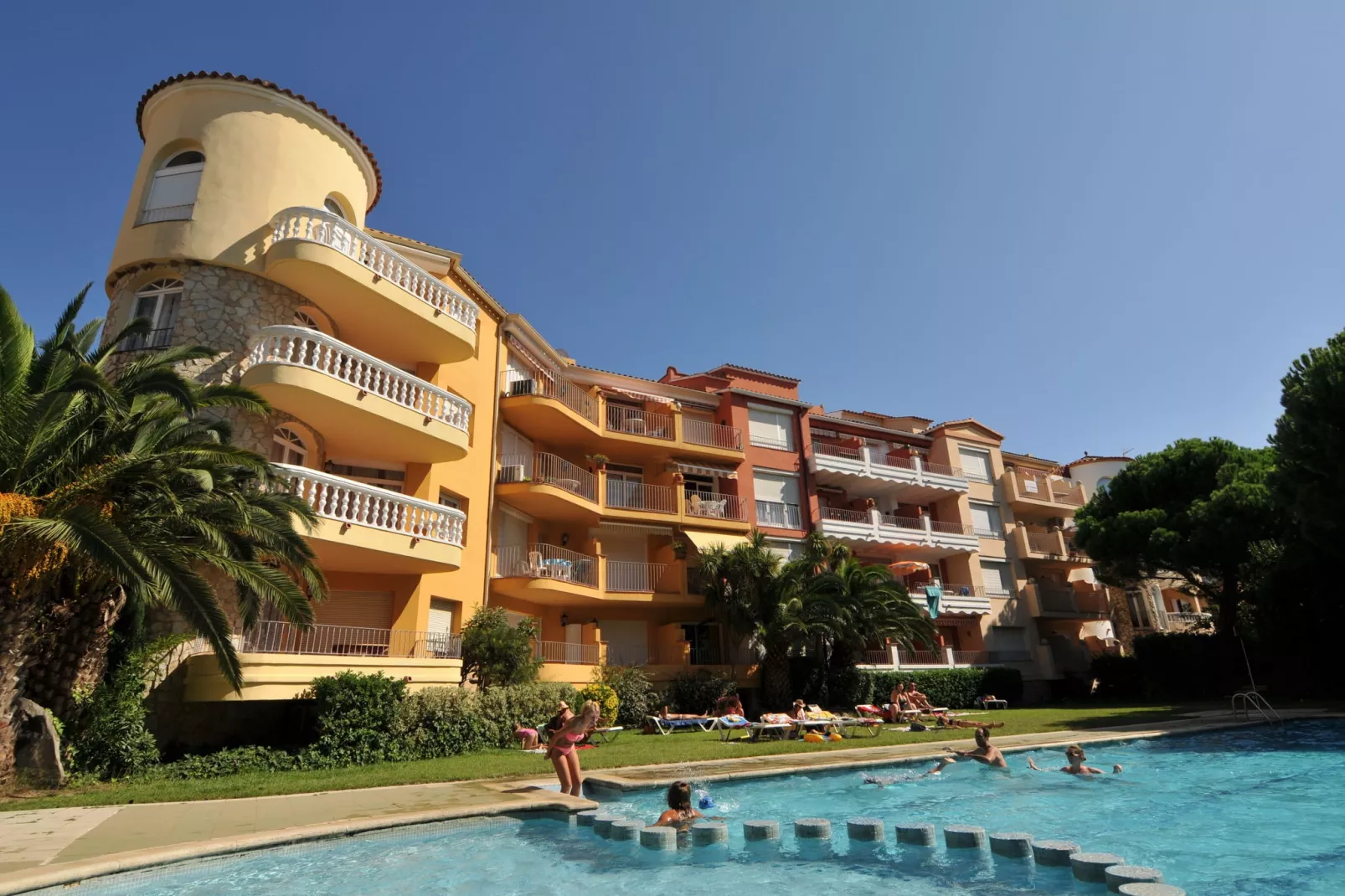 Comte de Empuries Apt  B-Buitenkant zomer
