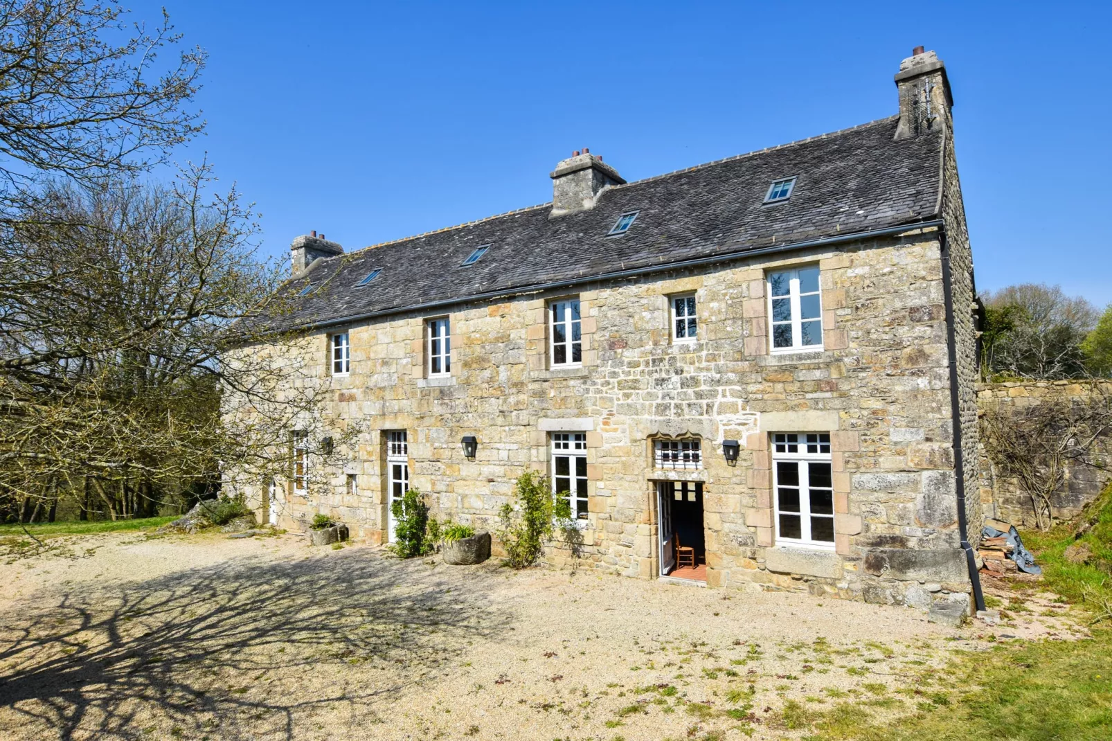 Le Manoir de Coatanscour-Buitenkant zomer