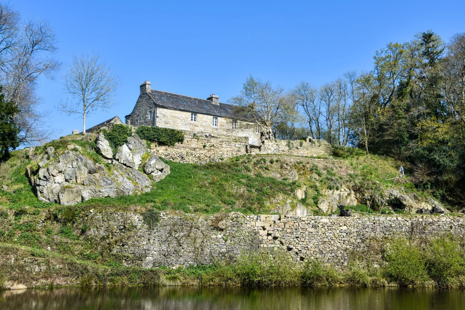 Le Manoir de Coatanscour-Buitenkant zomer