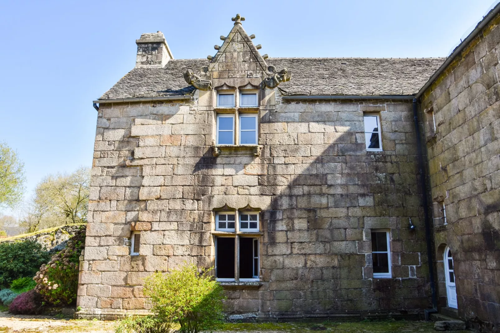 Le Manoir de Coatanscour-Buitenkant zomer