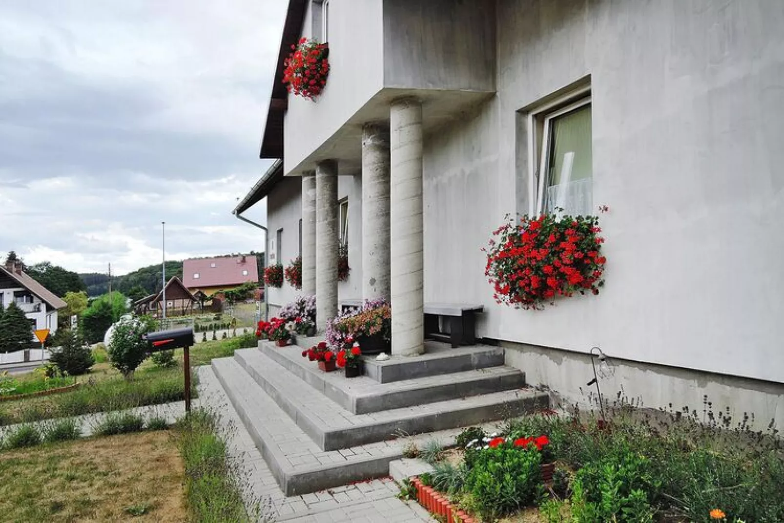 Semi-detached big house in Kolczewo close to the lake-Buitenkant zomer