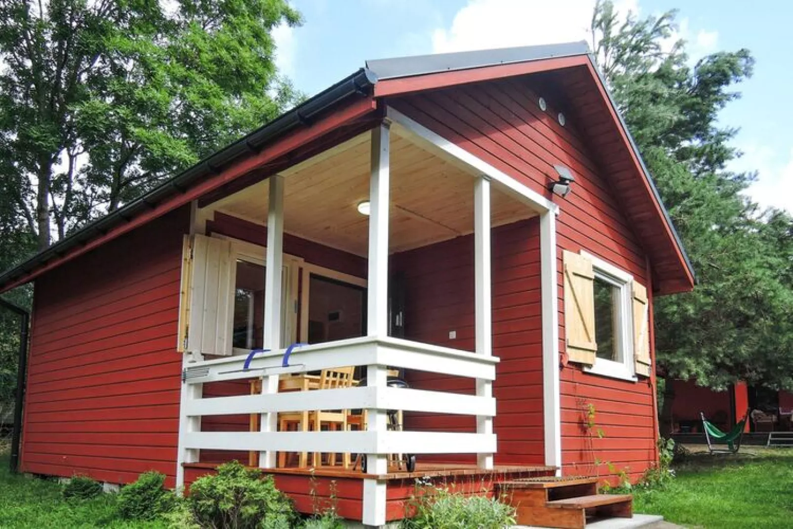 Bungalows in Wartowo by Kolczewo-Buitenkant zomer
