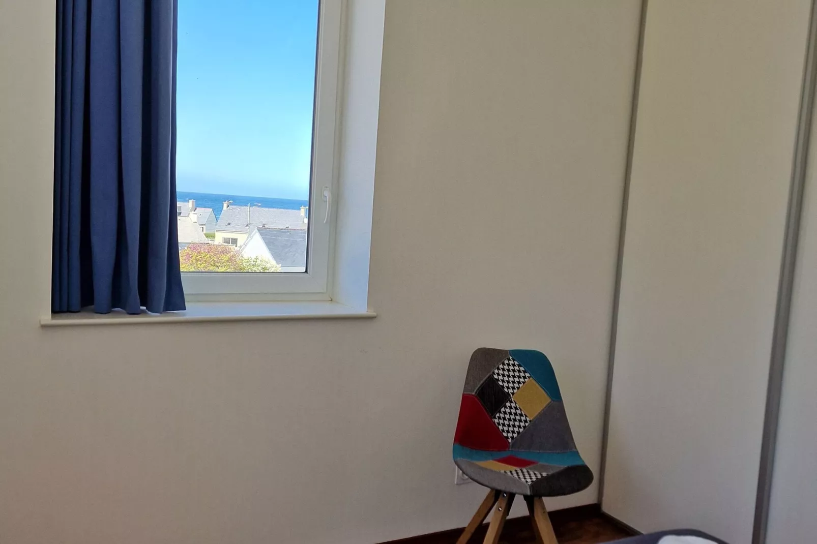 Pretty apartment with sea view in Primel-Slaapkamer