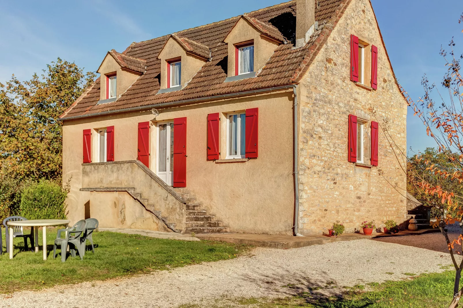 Maison de vacances Prats du Périgord  	Mas de Mouly-Buitenkant zomer