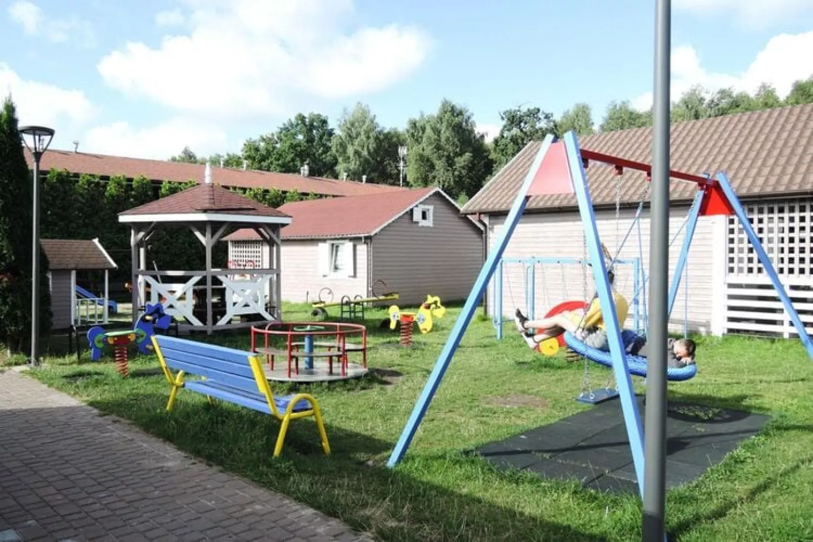 Domy wakacyjne w Międzyzdrojach z podgrzewanym basenem-Parkfaciliteiten