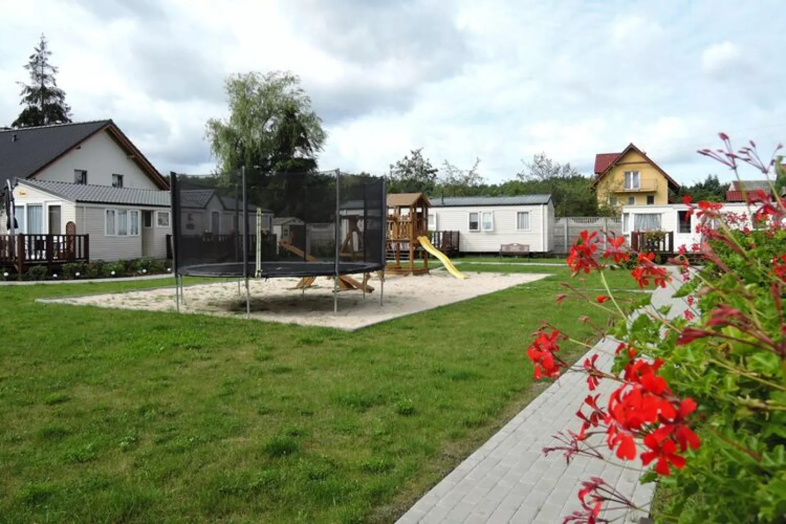 Holiday homes by the lake Kolczewo 1-4 pers-Tuinen zomer