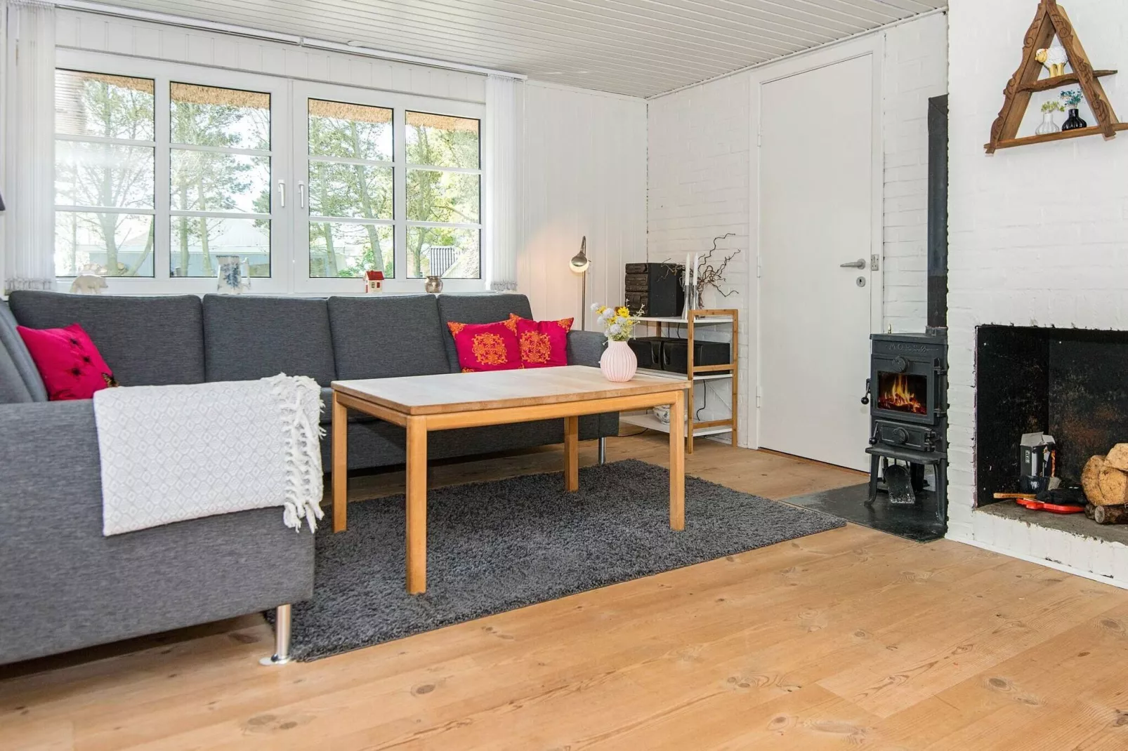 Sfeervolle Cottage in Vredig Fjand-By Traum-Binnen