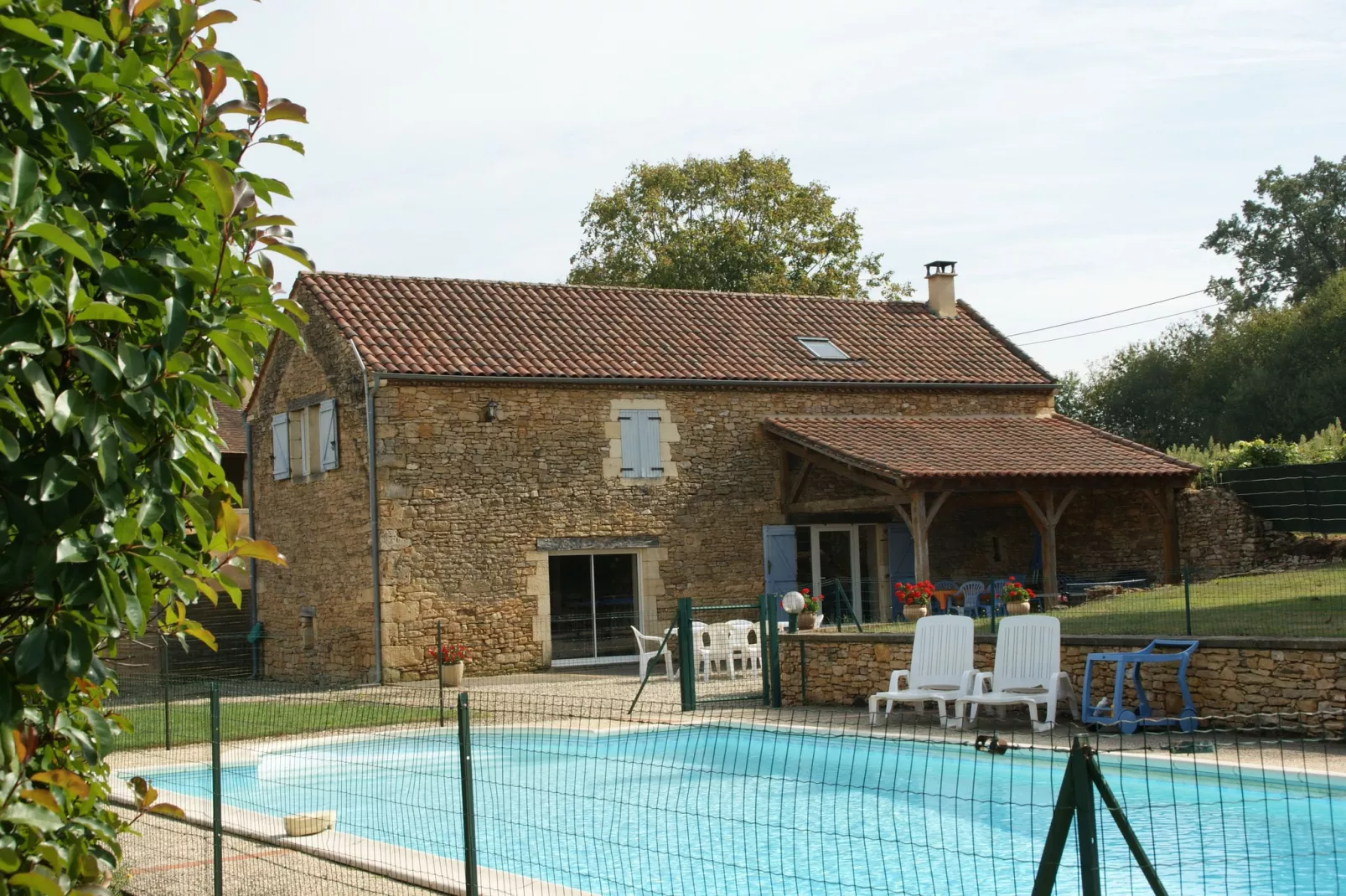 Maison de vacances Besse les Vitarelles 4 pers-Buitenkant zomer