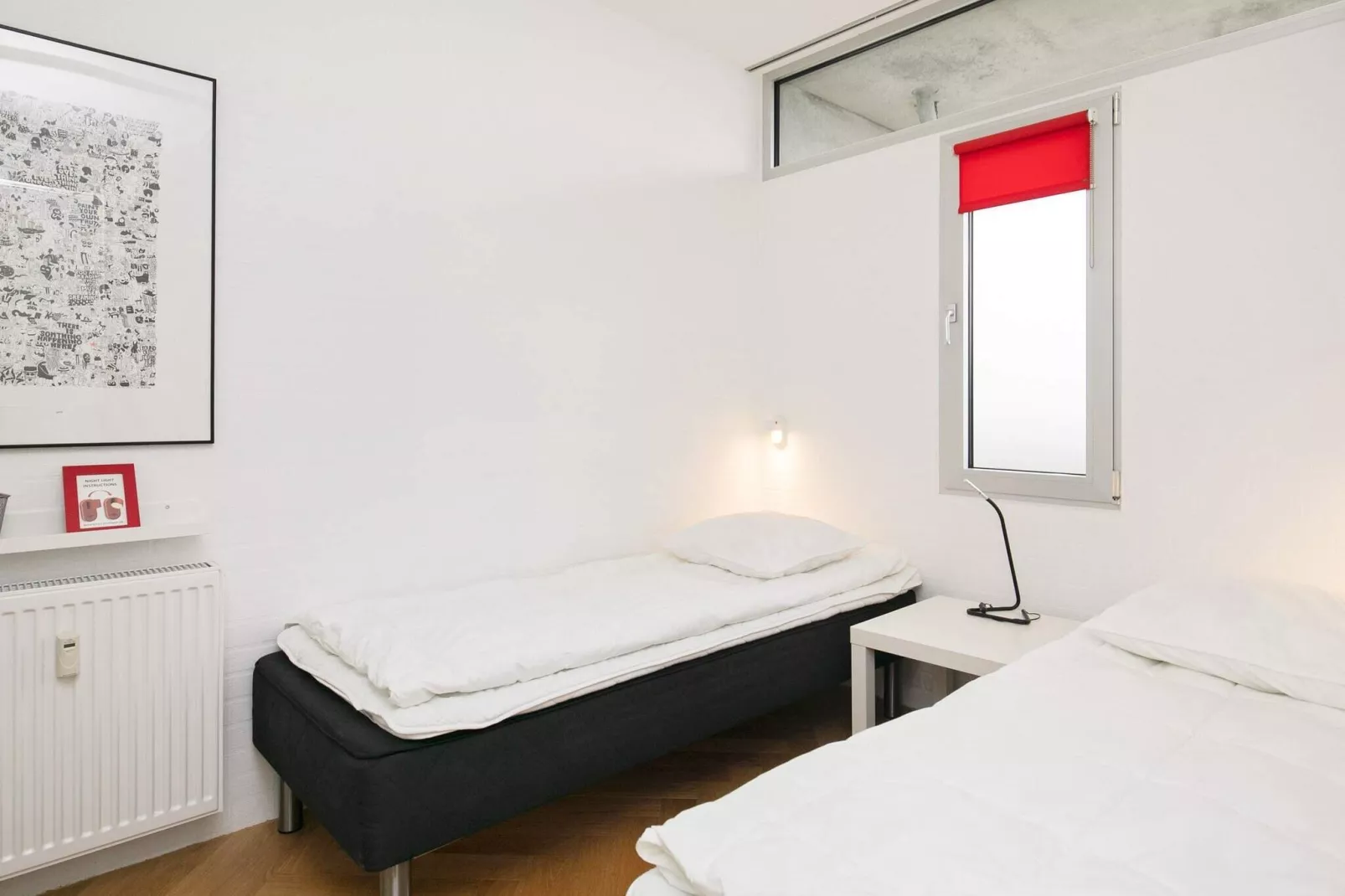 2 room Renovated, less good location-Binnen