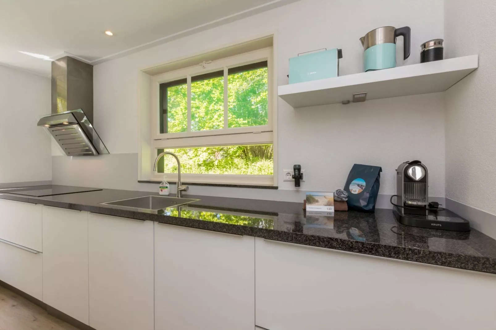 Vakantiehuis - Breezand 6  Vrouwenpolder "De Alk"-Keuken